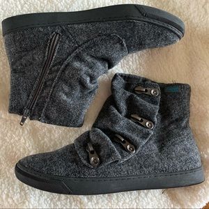 Blowfish Women's Grey Flannel Fabric Boot like new